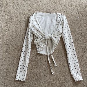 Brandy Melville tire on top